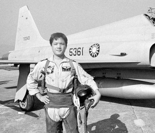 台湾空军少校回归大陆后，他现在过得如何？