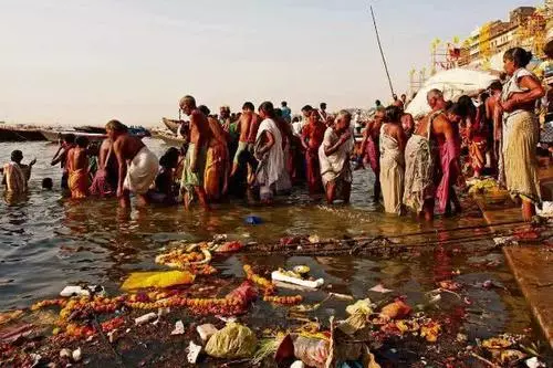 印度超200万人聚集恒河沐浴，恒河水到底有多脏？
