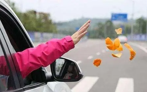 道路交通安全法中的车窗抛物怎么处罚？
