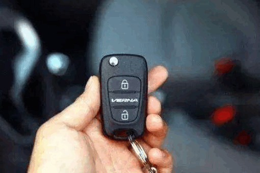配汽车遥控钥匙多少钱？