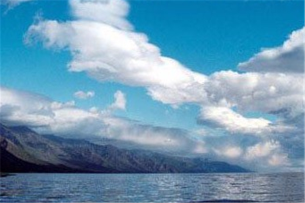 贝加尔湖是世界上最深的湖，它形成的原因是什么？