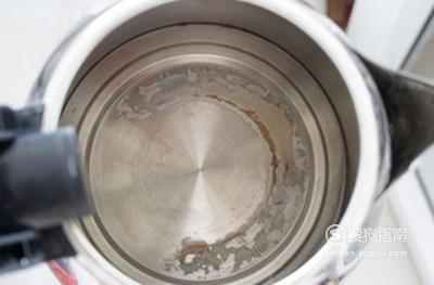水壶里烧水会产生的水垢，经常喝有什么危害？
