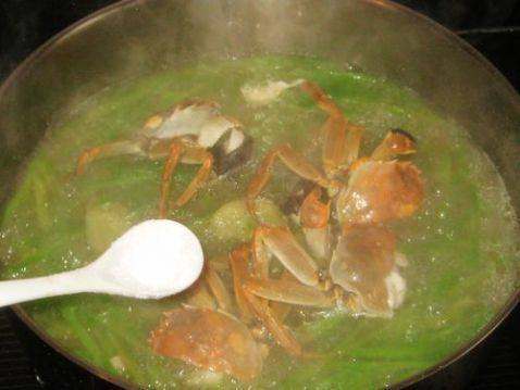 煮螃蟹要煮多久才熟呢？