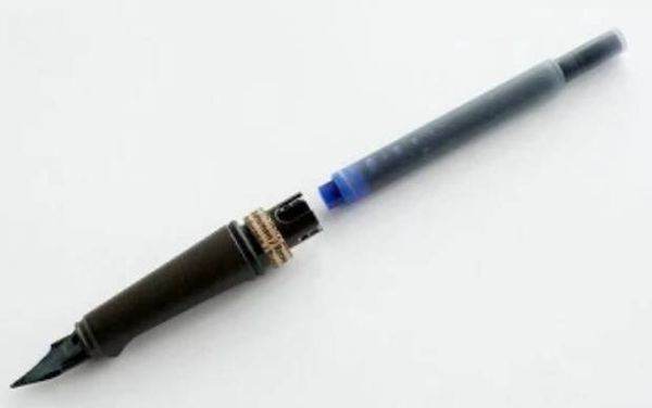LAMY钢笔的一次性墨水笔芯怎么用？