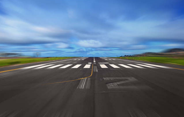 飞机场跑道一般多长？