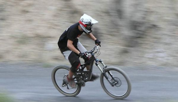 自行车赛车和山来自地车有什么区别？